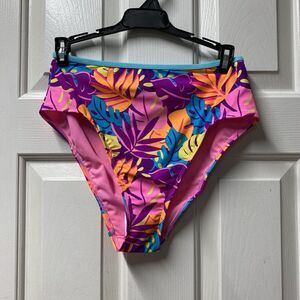 Woman’s Swim Bottom Brand New With Tags Endless Wave M 7-9
